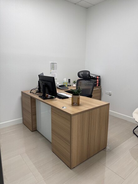 More Photos Of 15429 N Florida Ave, Tampa Medical For Lease