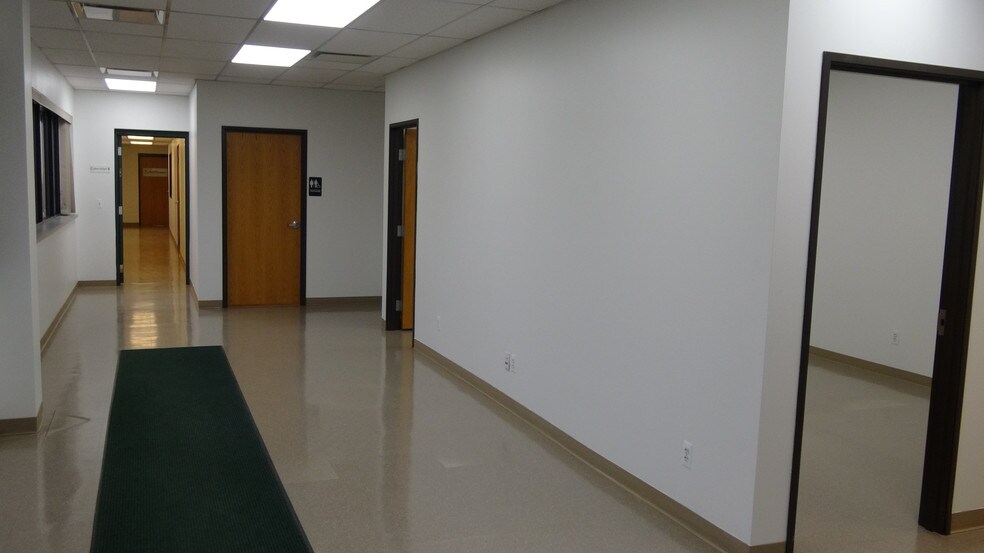 More Photos Of 12801 Silver Lake Rd, Brighton Manufacturing For Sale