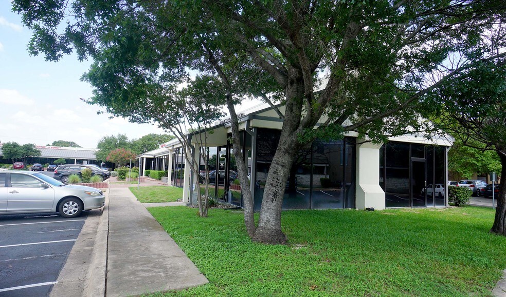 More Photos Of 894 Summit St, Round Rock Loft Creative Space For Lease