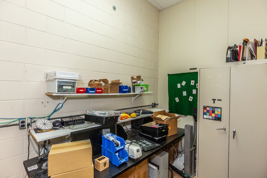 More Photos Of 37 Lark Industrial Pky, Greenville Warehouse For Sale