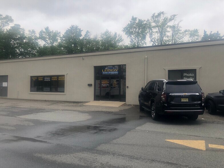 More Photos Of 327 Passaic Ave, Fairfield Showroom For Lease
