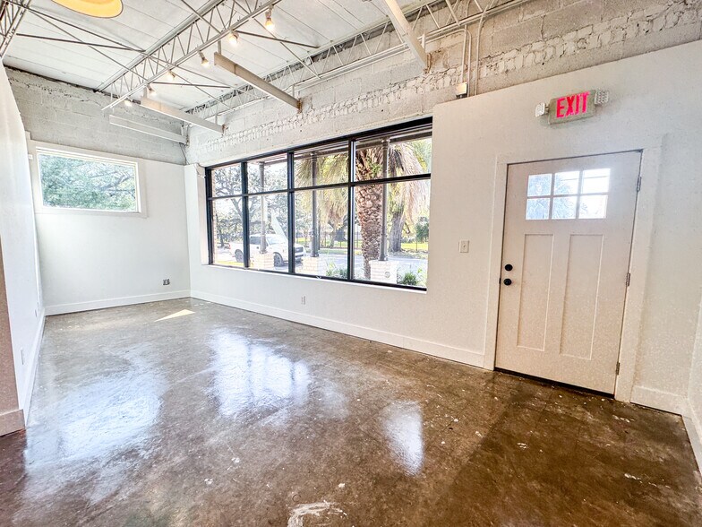 More Photos Of 920 Dauphin St, Mobile Office For Sale