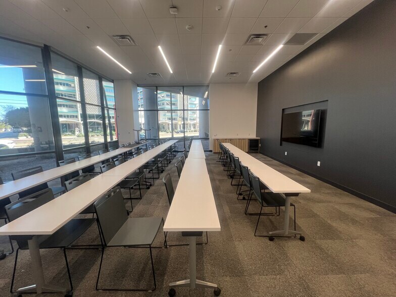 More Photos Of 2800 N Central Ave, Phoenix Office For Lease