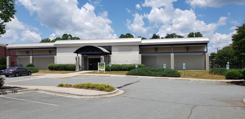 More Photos Of 2825 Reynolda Rd, Winston-Salem Health Club For Sale