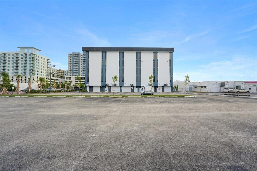 More Photos Of 2131 Hollywood Blvd, Hollywood Office Residential For Lease