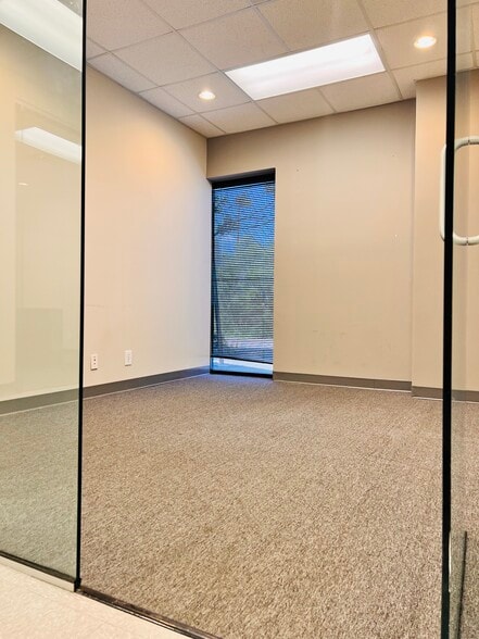 More Photos Of 163 Business Park Dr, Lebanon Light Manufacturing For Lease