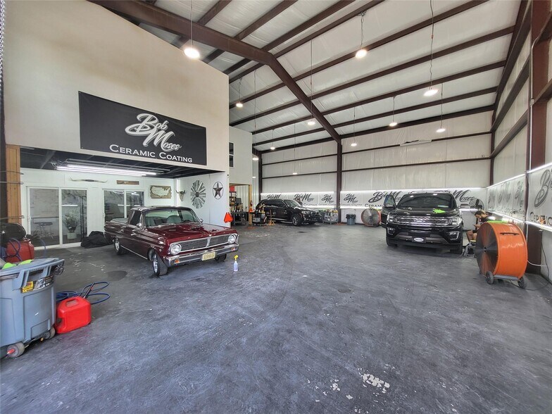 More Photos Of 15210 Fitzhugh Rd, Austin Warehouse For Sale