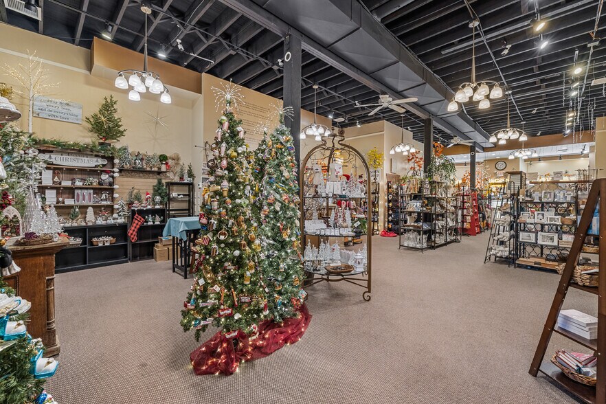 More Photos Of 42 N Main St, Hartford Storefront Retail Residential For Sale