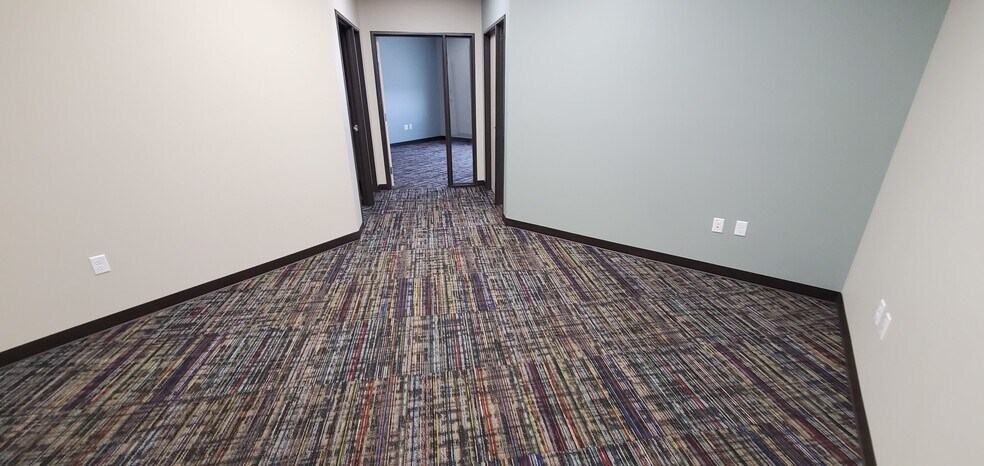 More Photos Of 3210 27th St W, Williston Office For Lease
