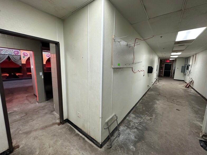 More Photos Of 217 E Hickory St, Denton Restaurant For Lease