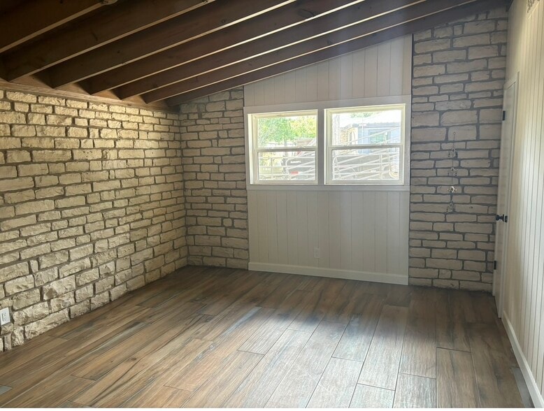 More Photos Of 111 Holiday Loop, Canyon Lake Office For Lease