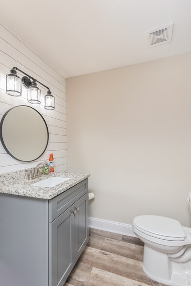 More Photos Of 77-87 Bay Bridge Dr, Gulf Breeze Office For Sale