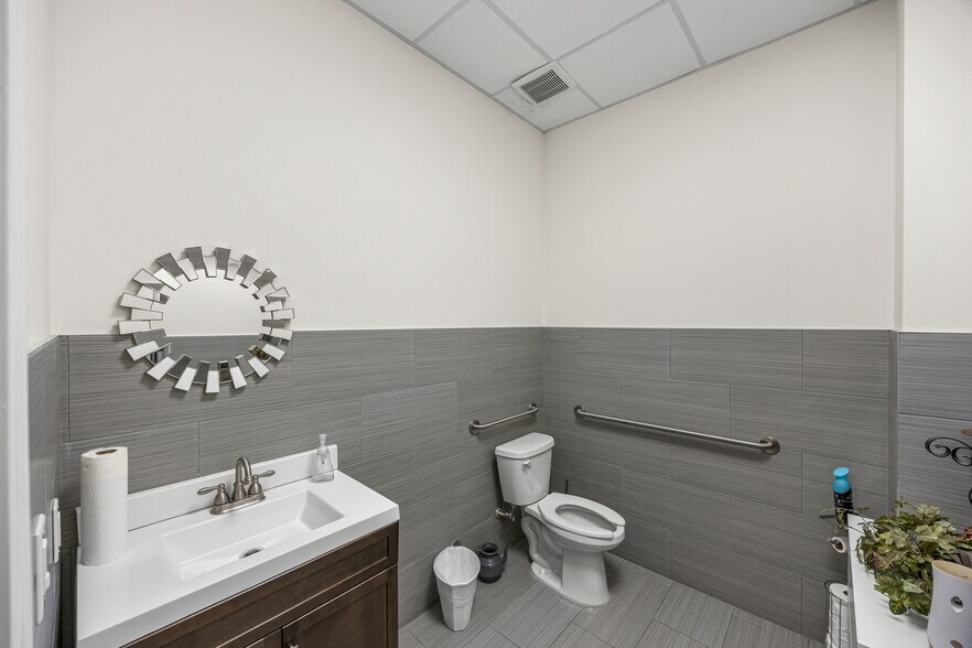 More Photos Of 203 Brand Ln, Stafford Office Residential For Sale