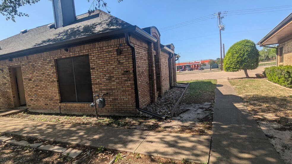 More Photos Of 304 Harwood Rd, Bedford Medical For Lease