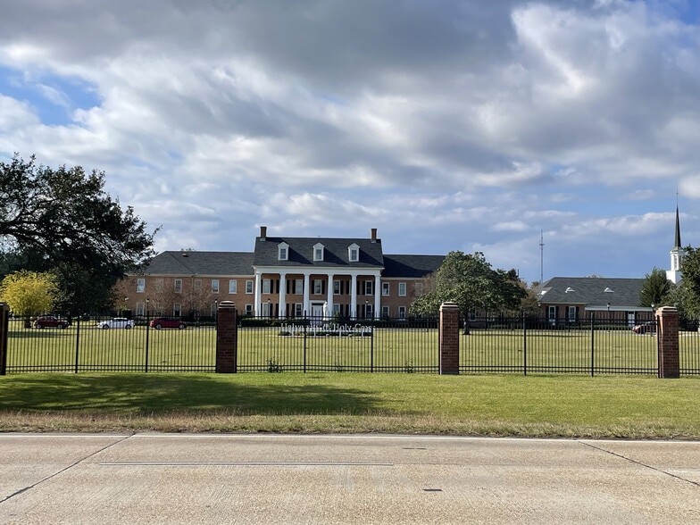 More Photos Of 4201 Woodland Dr, New Orleans Rehabilitation Center For Sale