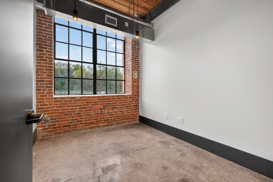 More Photos Of 200 Barrett St, Monroe Warehouse For Lease