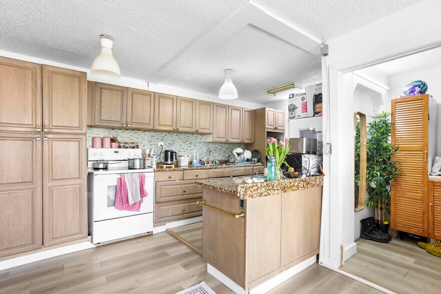 More Photos Of 7409 Conway Av, Burnaby Industrial For Sale