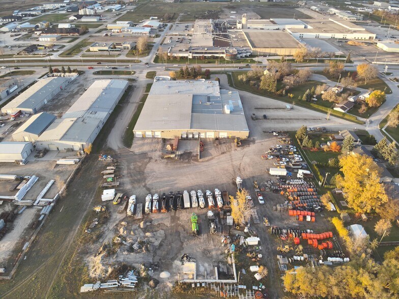 More Photos Of 78 Pth 52 W, Steinbach Distribution For Sale
