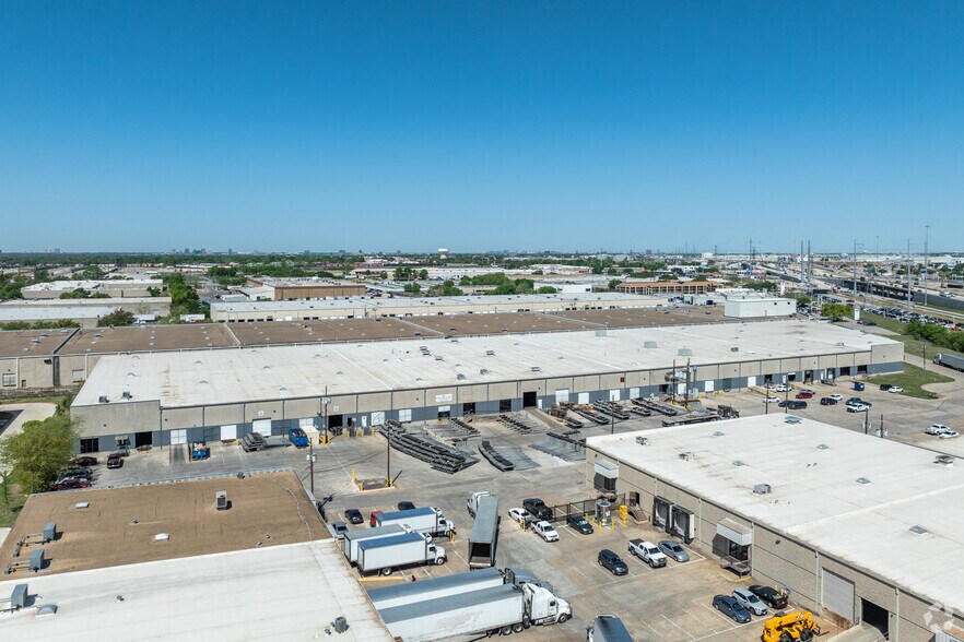 More Photos Of 12750 Perimeter Dr, Dallas Distribution For Lease