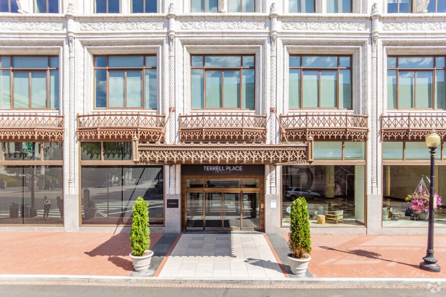 More Photos Of 575 7th St NW, Washington Office For Lease