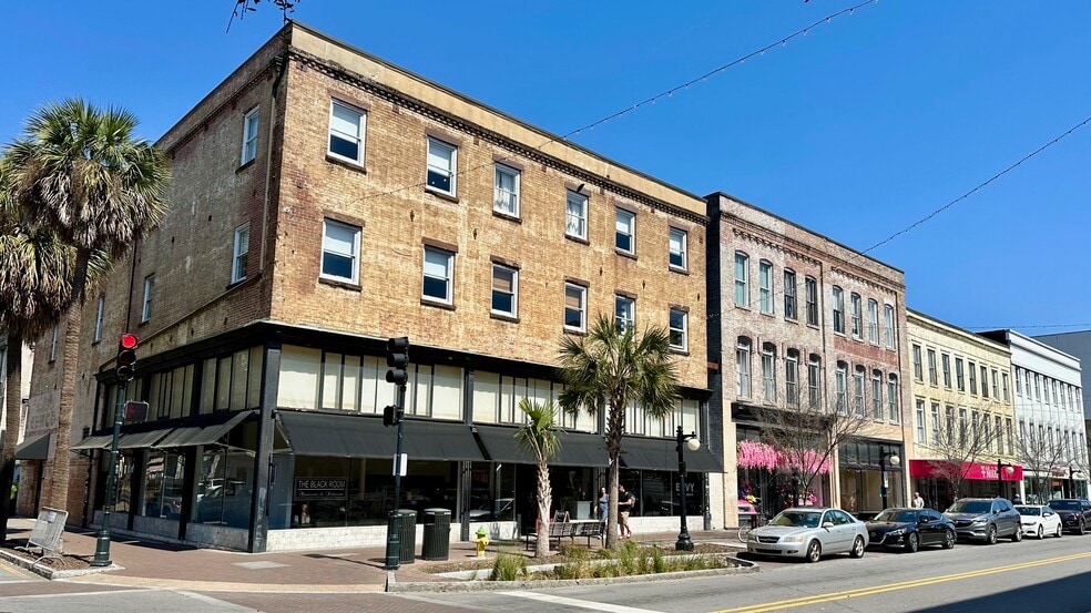 More Photos Of 322 W Broughton St, Savannah Storefront For Lease