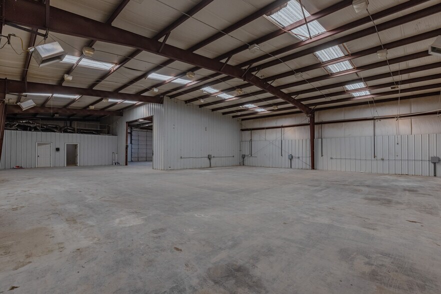 More Photos Of 9604 W County Road 152, Midland Warehouse For Lease