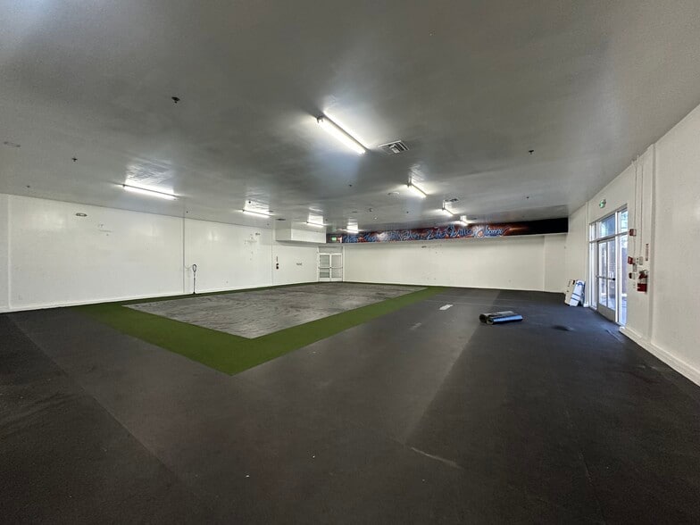 More Photos Of 509-523 E Rosecrans Ave, Compton Storefront Retail Office For Sale