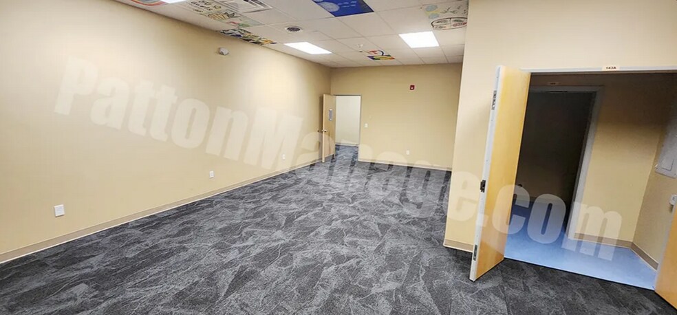 More Photos Of 6001 N US Highway 31, Whiteland General Retail For Sale