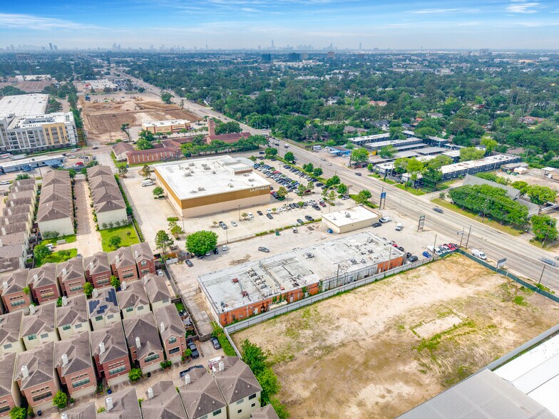 More Photos Of 4424 N Shepherd Dr, Houston Storefront For Lease