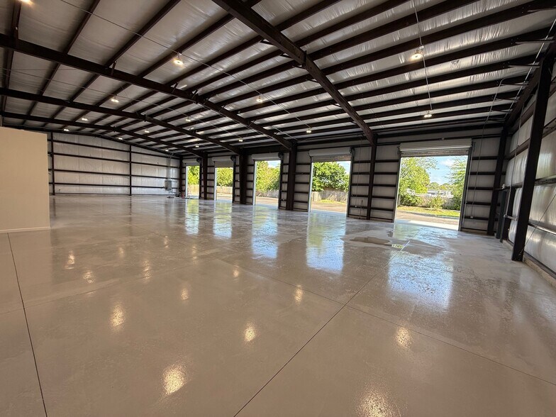 More Photos Of 6940 Sonny Dale Dr, West Melbourne Warehouse For Lease