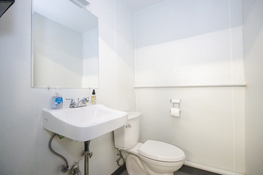 More Photos Of 2919 W Irving Park Rd, Chicago Office Residential For Sale