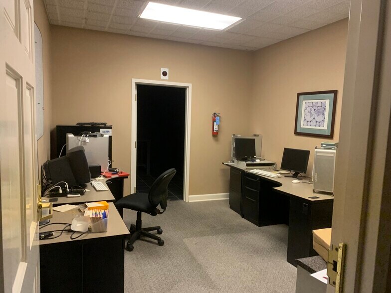 More Photos Of 207 Dunson St, Andalusia Light Distribution For Sale