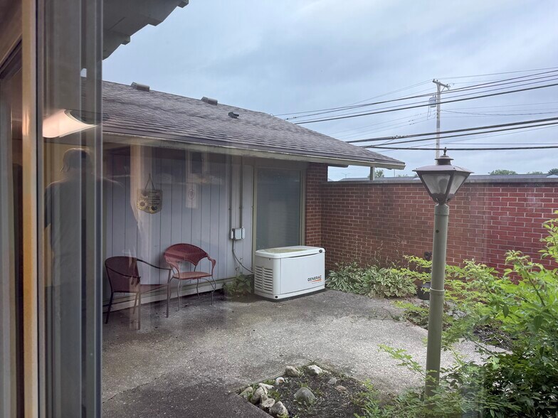 More Photos Of 1059 N Market St, Troy Medical For Sale