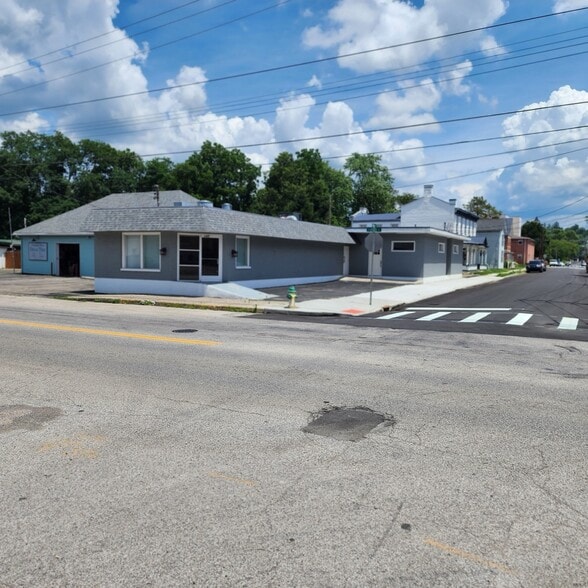 More Photos Of 200-204 N State St, Harrison Restaurant For Lease