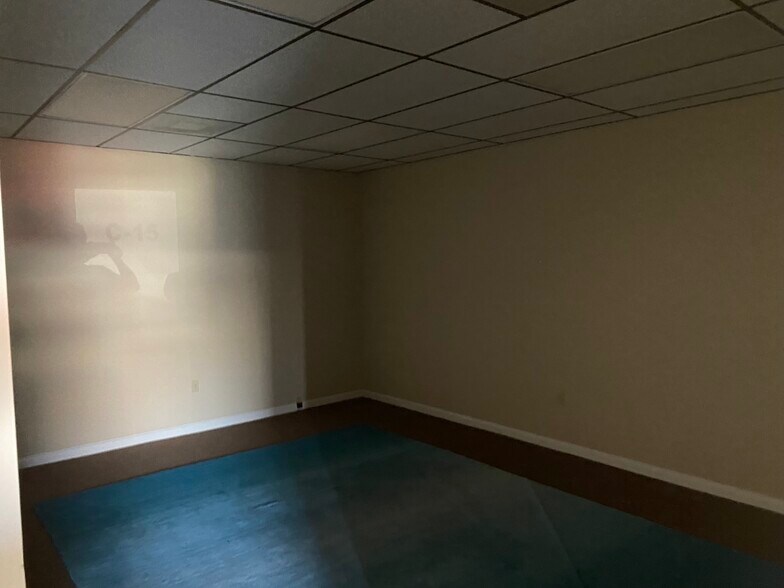 More Photos Of 1535 N Cogswell St, Rockledge Warehouse For Lease