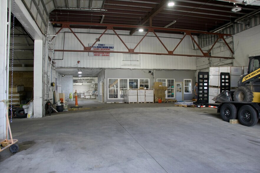 More Photos Of 737 W Cleveland Ave, Milwaukee Warehouse For Sale
