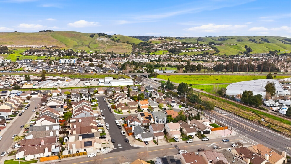 More Photos Of 593 Industrial Pky, Hayward Warehouse For Sale
