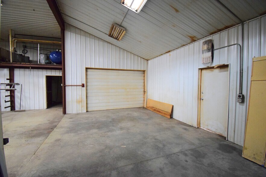 More Photos Of 9422 E Bellview Rd, Mount Vernon Industrial For Sale