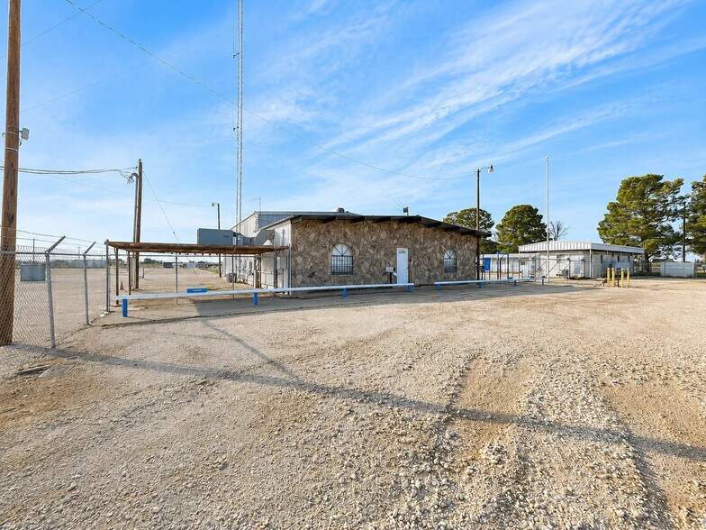More Photos Of 4168 TX-18, Fort Stockton Office For Sale