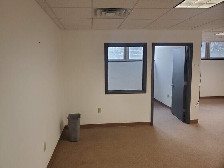 More Photos Of 909 Green St, Harrisburg Office For Lease