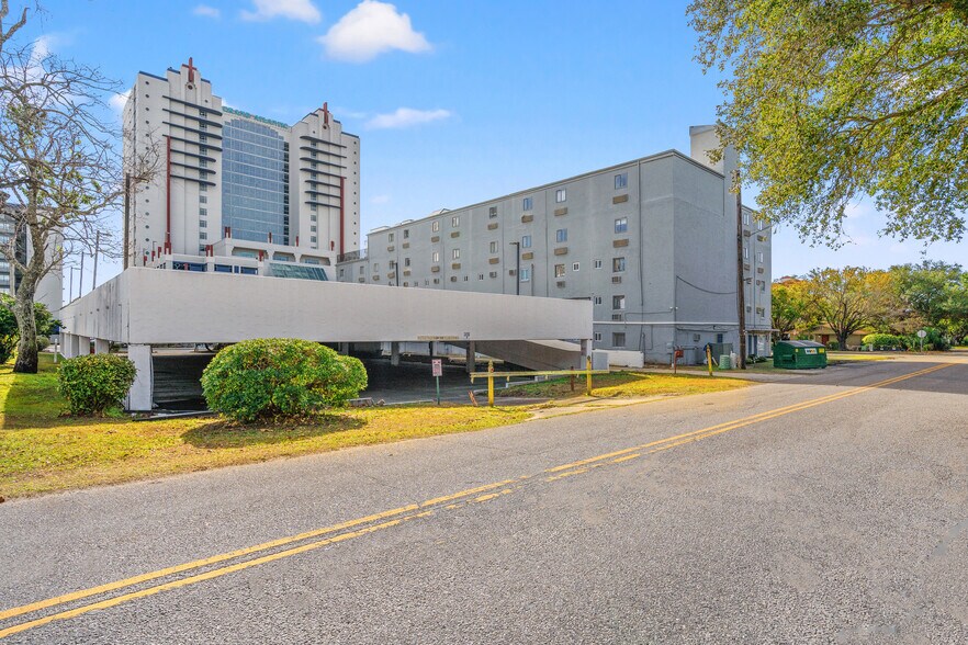 More Photos Of 2010 S Ocean Blvd, Myrtle Beach Apartments For Sale