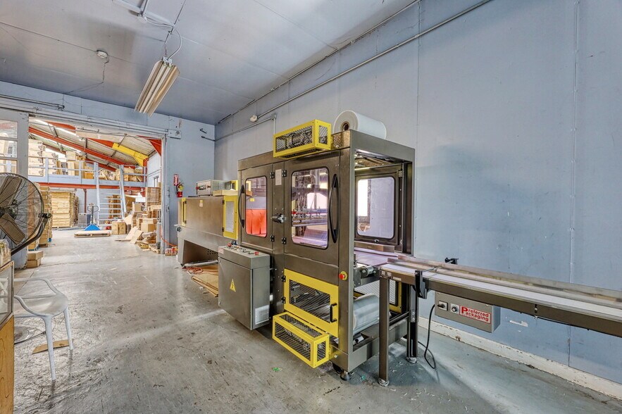 More Photos Of 109-111 Ethel Ave, Hawthorne Warehouse For Sale