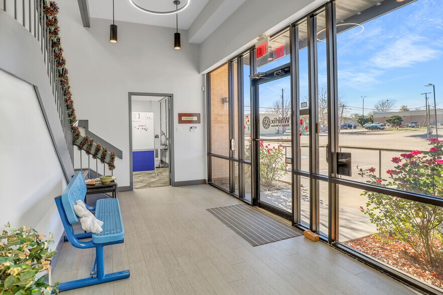 More Photos Of 1916 Avenue K, Plano Office For Sale