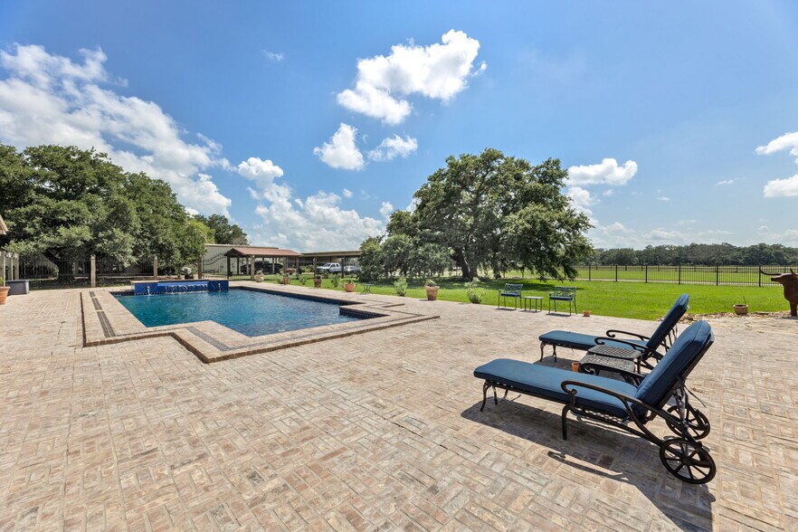 More Photos Of 1226 County Road 201A, Angleton Specialty For Sale