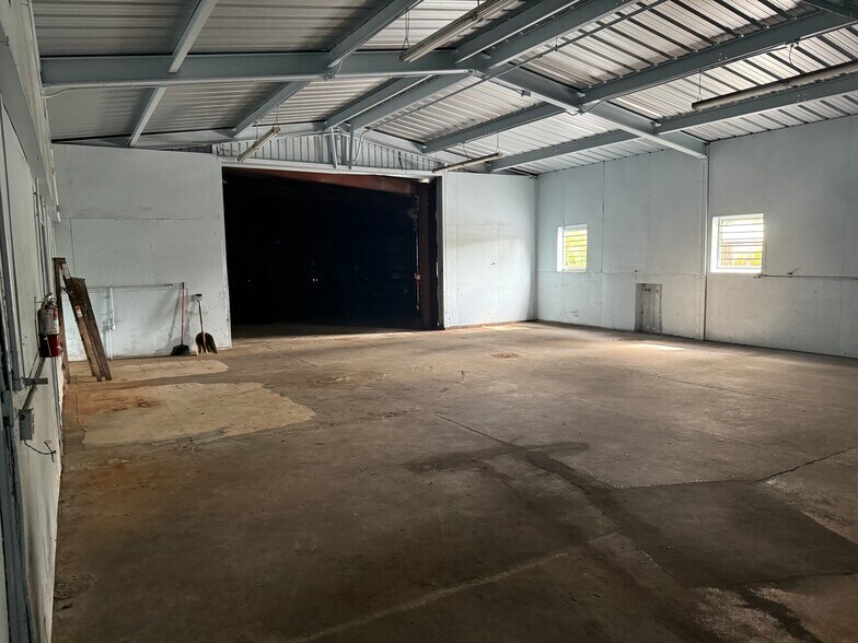 More Photos Of 4141 NW 6th St, Gainesville Warehouse For Lease