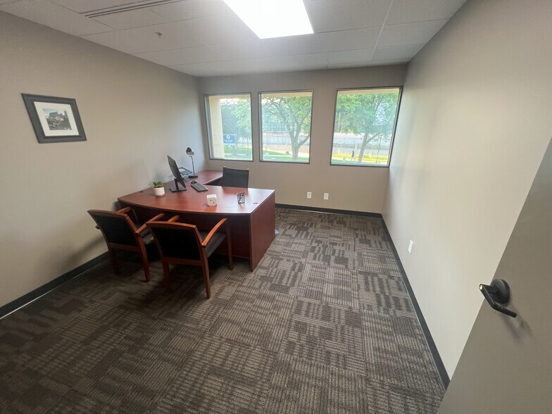 More Photos Of 300 3rd Ave SE, Rochester Coworking Space
