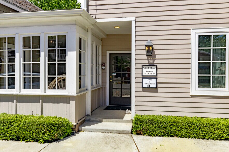 More Photos Of 240 E California St, Jacksonville Hotel For Sale