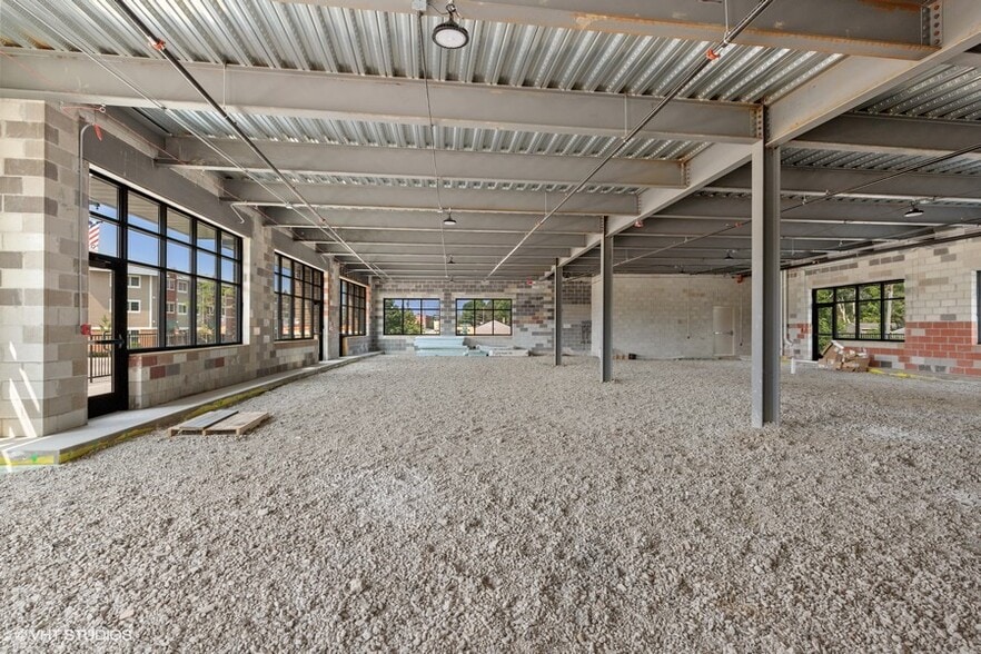 More Photos Of 440 E Hawley St, Mundelein Storefront Retail Office For Lease