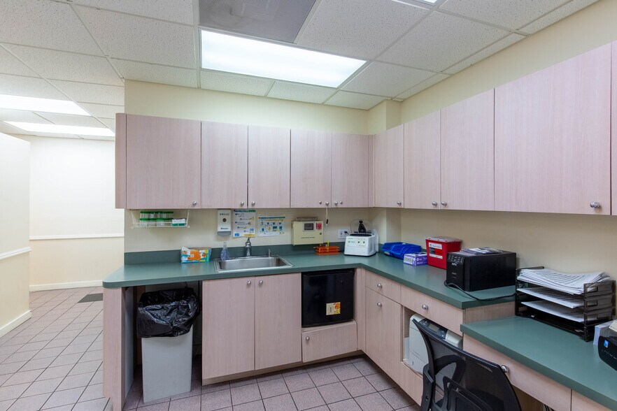 More Photos Of 2419 S Seacrest Blvd, Boynton Beach Medical For Sale
