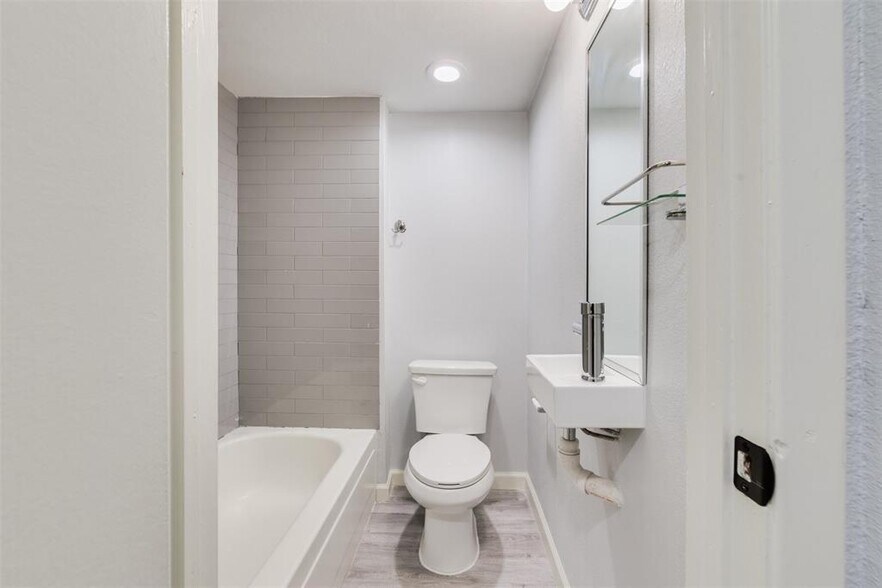 2617 Napoleon St, Houston, TX 77004 Apartments For Sale